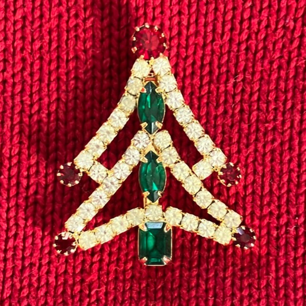 Vintage Christmas Tree Brooch Pin Sparkling with Faux Jewels on Gold Tone Pin